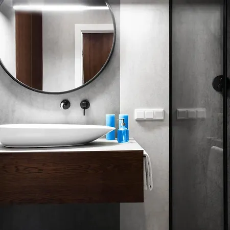 Househost Apartment: Miodowa 42/30 Street Apartmán *