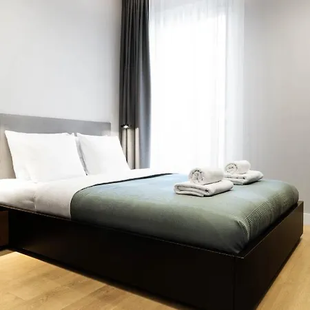 Househost Apartment: Miodowa 42/30 Street Apartman